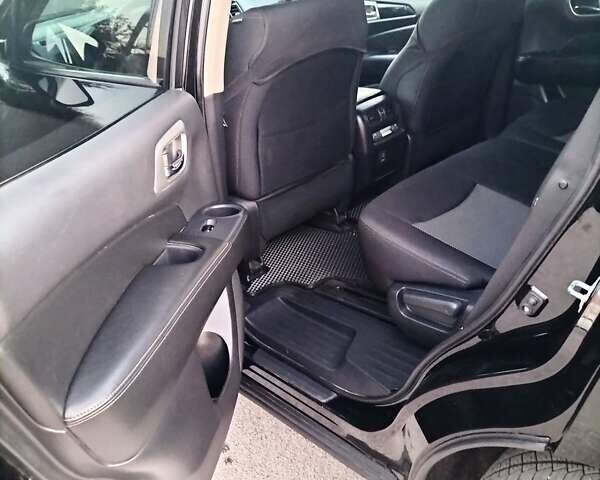 Черный Ниссан Патфайндер, объемом двигателя 3.5 л и пробегом 87 тыс. км за 17000 $, фото 12 на Automoto.ua