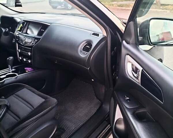 Черный Ниссан Патфайндер, объемом двигателя 3.5 л и пробегом 87 тыс. км за 17000 $, фото 14 на Automoto.ua