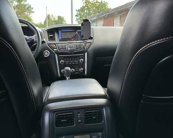 Черный Ниссан Патфайндер, объемом двигателя 3.5 л и пробегом 84 тыс. км за 21000 $, фото 9 на Automoto.ua