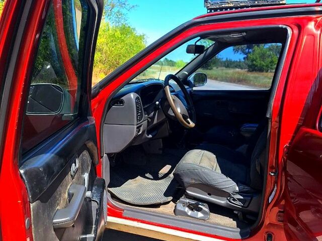 Красный Ниссан Патфайндер, объемом двигателя 3.3 л и пробегом 147 тыс. км за 3960 $, фото 9 на Automoto.ua