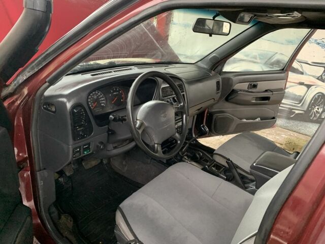 Красный Ниссан Патфайндер, объемом двигателя 3.3 л и пробегом 300 тыс. км за 4300 $, фото 15 на Automoto.ua