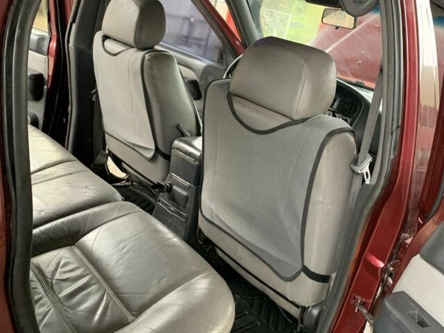 Красный Ниссан Патфайндер, объемом двигателя 3.3 л и пробегом 300 тыс. км за 4300 $, фото 14 на Automoto.ua