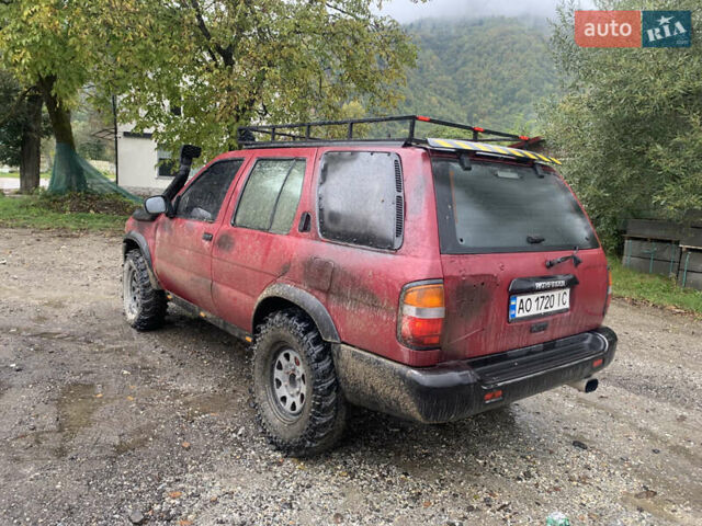 Червоний Ніссан Патфайндер, об'ємом двигуна 2.5 л та пробігом 300 тис. км за 4300 $, фото 7 на Automoto.ua