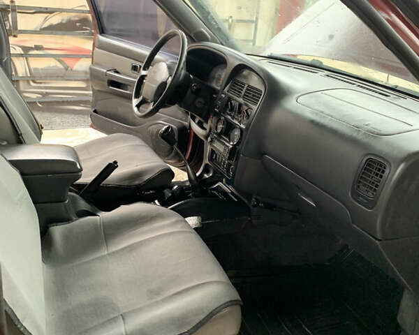 Червоний Ніссан Патфайндер, об'ємом двигуна 2.5 л та пробігом 300 тис. км за 4300 $, фото 10 на Automoto.ua