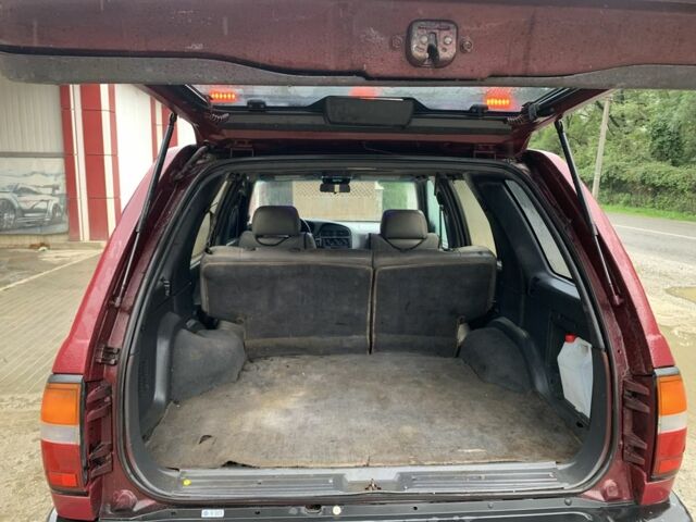 Красный Ниссан Патфайндер, объемом двигателя 3.3 л и пробегом 300 тыс. км за 4300 $, фото 11 на Automoto.ua