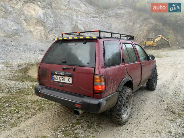 Червоний Ніссан Патфайндер, об'ємом двигуна 2.5 л та пробігом 300 тис. км за 4300 $, фото 2 на Automoto.ua