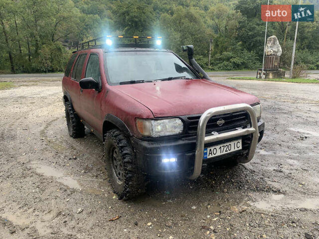 Червоний Ніссан Патфайндер, об'ємом двигуна 2.5 л та пробігом 300 тис. км за 4300 $, фото 6 на Automoto.ua
