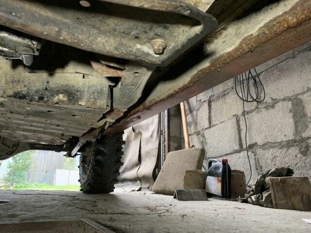 Красный Ниссан Патфайндер, объемом двигателя 3.3 л и пробегом 300 тыс. км за 4300 $, фото 9 на Automoto.ua