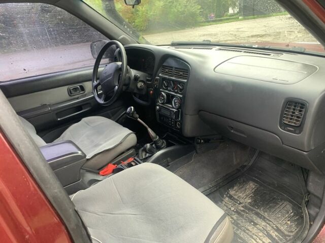 Красный Ниссан Патфайндер, объемом двигателя 3.3 л и пробегом 300 тыс. км за 4300 $, фото 5 на Automoto.ua