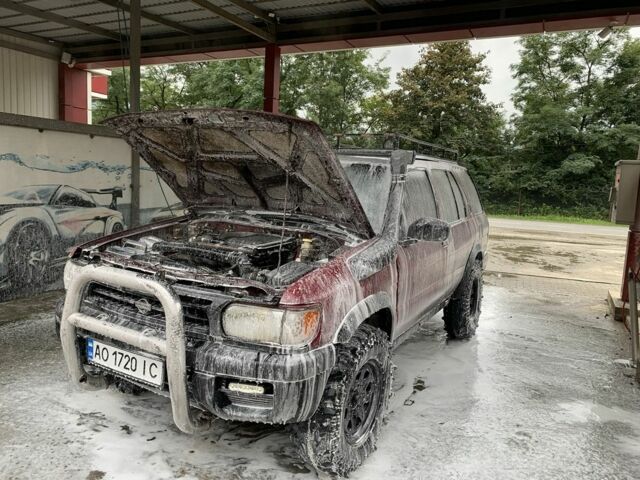 Красный Ниссан Патфайндер, объемом двигателя 3.3 л и пробегом 300 тыс. км за 4300 $, фото 16 на Automoto.ua