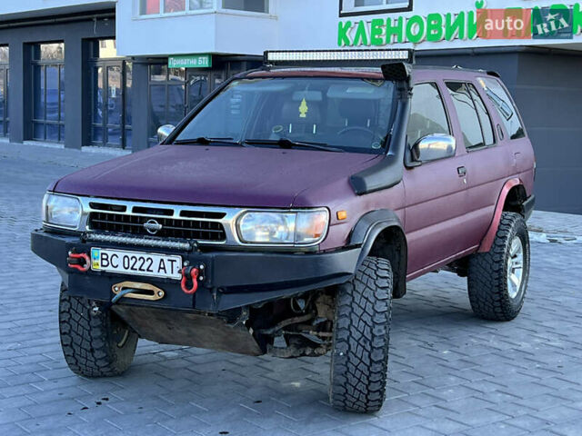 Красный Ниссан Патфайндер, объемом двигателя 3.3 л и пробегом 300 тыс. км за 7599 $, фото 6 на Automoto.ua