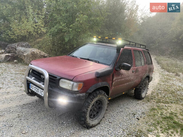 Червоний Ніссан Патфайндер, об'ємом двигуна 2.5 л та пробігом 300 тис. км за 4300 $, фото 3 на Automoto.ua