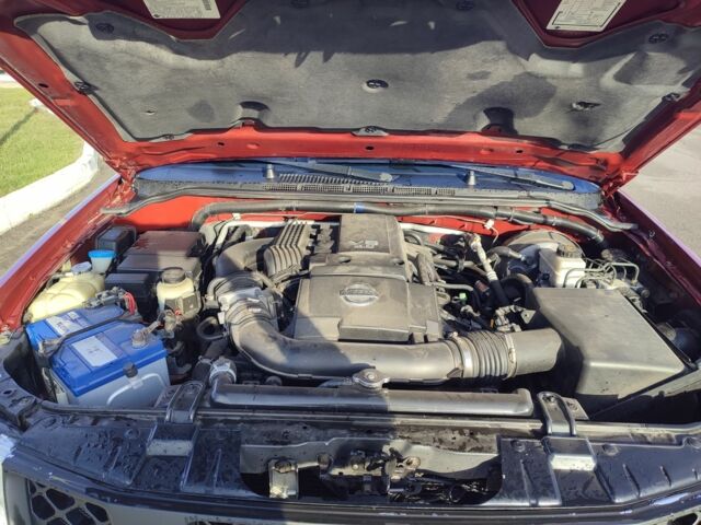 Червоний Ніссан Патфайндер, об'ємом двигуна 4 л та пробігом 134 тис. км за 9999 $, фото 12 на Automoto.ua