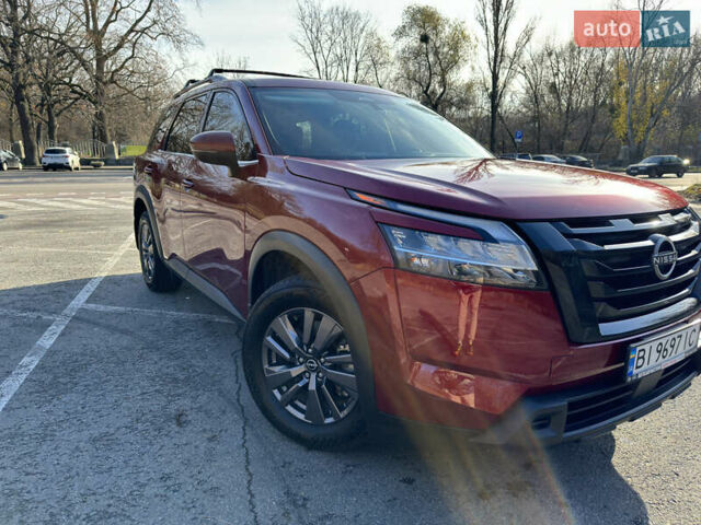 Червоний Ніссан Патфайндер, об'ємом двигуна 3.5 л та пробігом 27 тис. км за 33000 $, фото 4 на Automoto.ua