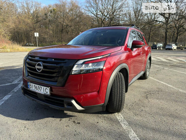 Червоний Ніссан Патфайндер, об'ємом двигуна 3.5 л та пробігом 27 тис. км за 33000 $, фото 3 на Automoto.ua