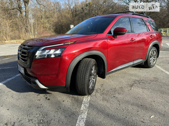 Червоний Ніссан Патфайндер, об'ємом двигуна 3.5 л та пробігом 27 тис. км за 33000 $, фото 2 на Automoto.ua