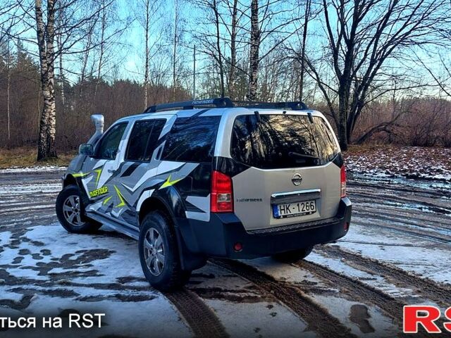 Ниссан Патфайндер, объемом двигателя 2.5 л и пробегом 333 тыс. км за 9000 $, фото 3 на Automoto.ua