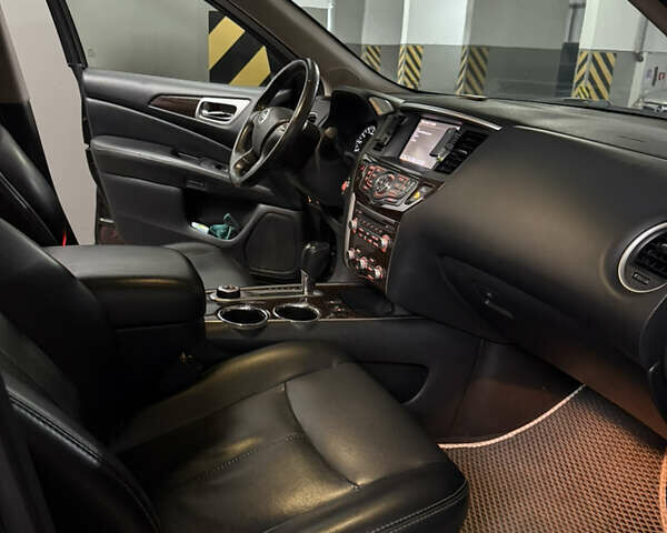 Ниссан Патфайндер, объемом двигателя 3.5 л и пробегом 223 тыс. км за 11000 $, фото 4 на Automoto.ua