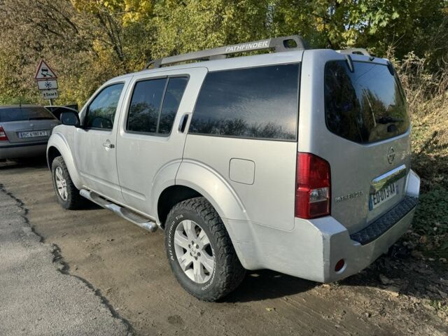 Ниссан Патфайндер 2007 в Ровно на Automoto.ua Серый Ниссан Патфайндер, объемом двигателя 2.5 л и пробегом 250 тыс. км за 2650 $, фото 3 на Automoto.ua