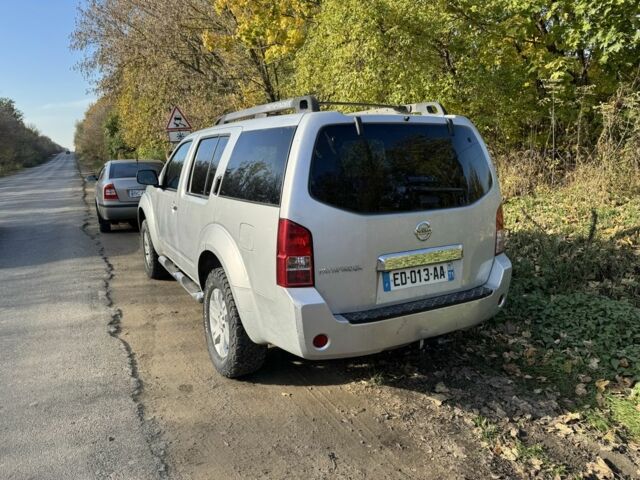 Ниссан Патфайндер 2007 в Ровно на Automoto.ua Серый Ниссан Патфайндер, объемом двигателя 2.5 л и пробегом 250 тыс. км за 2650 $, фото 4 на Automoto.ua