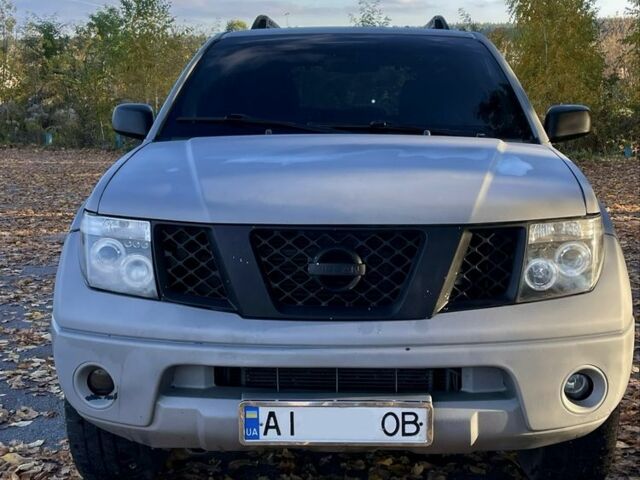 Серый Ниссан Патфайндер, объемом двигателя 2.5 л и пробегом 309 тыс. км за 6999 $, фото 2 на Automoto.ua