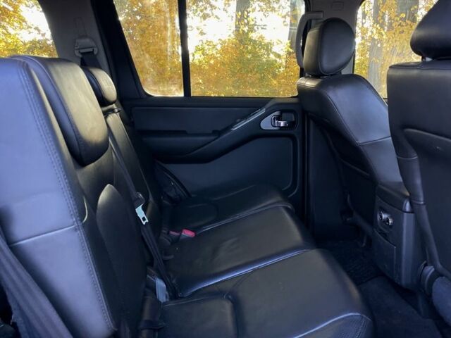 Серый Ниссан Патфайндер, объемом двигателя 2.5 л и пробегом 309 тыс. км за 6999 $, фото 6 на Automoto.ua