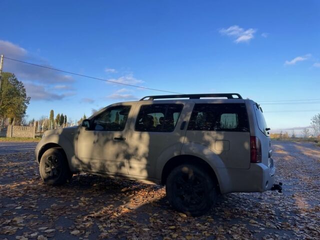 Серый Ниссан Патфайндер, объемом двигателя 2.5 л и пробегом 309 тыс. км за 6999 $, фото 1 на Automoto.ua