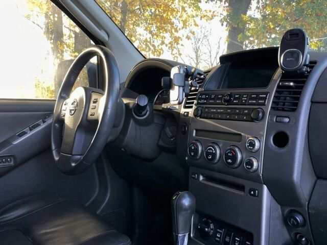 Серый Ниссан Патфайндер, объемом двигателя 2.5 л и пробегом 309 тыс. км за 6999 $, фото 4 на Automoto.ua