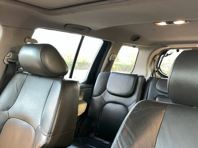 Серый Ниссан Патфайндер, объемом двигателя 2.5 л и пробегом 309 тыс. км за 6999 $, фото 7 на Automoto.ua