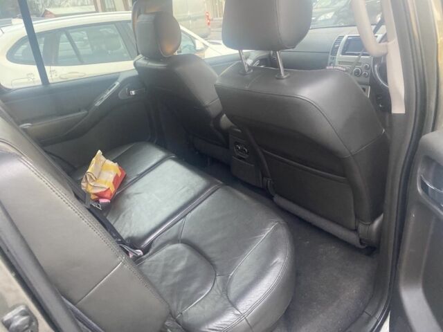 Сірий Ніссан Патфайндер, об'ємом двигуна 2.5 л та пробігом 218 тис. км за 6904 $, фото 11 на Automoto.ua