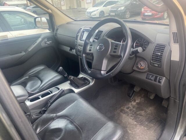 Сірий Ніссан Патфайндер, об'ємом двигуна 2.5 л та пробігом 218 тис. км за 6904 $, фото 9 на Automoto.ua
