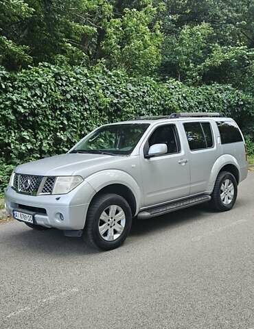 Сірий Ніссан Патфайндер, об'ємом двигуна 2.5 л та пробігом 192 тис. км за 9800 $, фото 15 на Automoto.ua