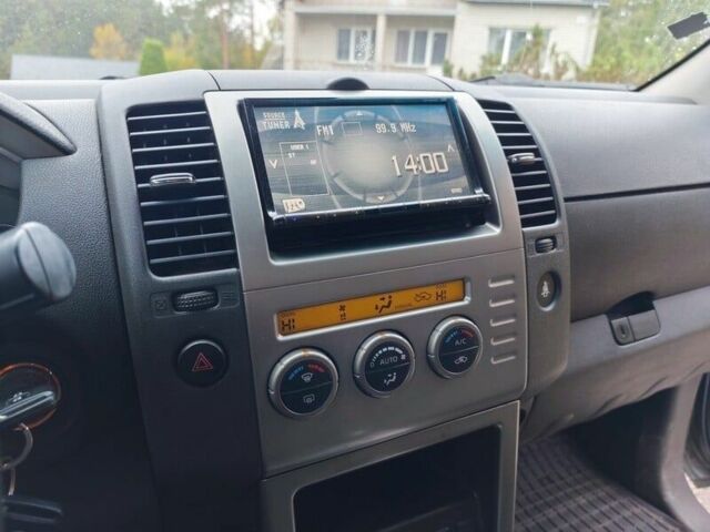 Серый Ниссан Патфайндер, объемом двигателя 2.5 л и пробегом 230 тыс. км за 3416 $, фото 5 на Automoto.ua