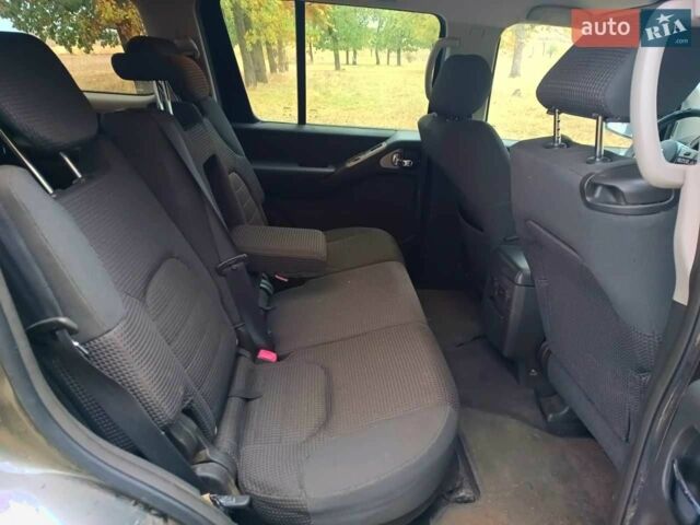 Сірий Ніссан Патфайндер, об'ємом двигуна 2.5 л та пробігом 361 тис. км за 5999 $, фото 19 на Automoto.ua
