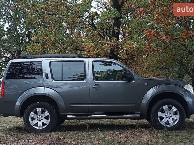 Сірий Ніссан Патфайндер, об'ємом двигуна 2.5 л та пробігом 361 тис. км за 5999 $, фото 7 на Automoto.ua