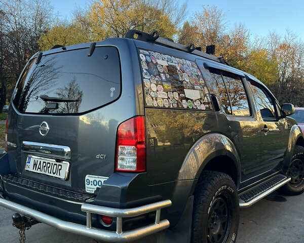 Серый Ниссан Патфайндер, объемом двигателя 2.5 л и пробегом 364 тыс. км за 12000 $, фото 17 на Automoto.ua