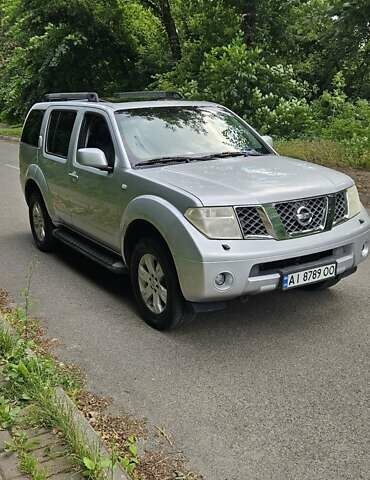 Сірий Ніссан Патфайндер, об'ємом двигуна 2.5 л та пробігом 192 тис. км за 9800 $, фото 5 на Automoto.ua