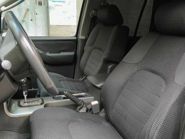 Серый Ниссан Патфайндер, объемом двигателя 2.5 л и пробегом 358 тыс. км за 5978 $, фото 4 на Automoto.ua