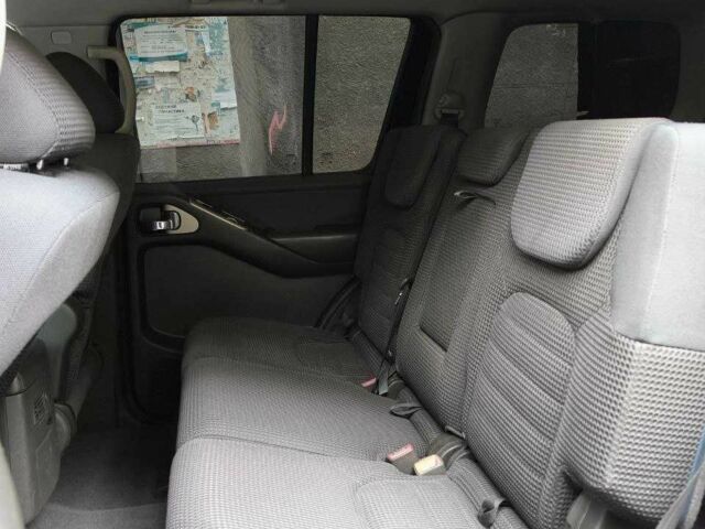 Серый Ниссан Патфайндер, объемом двигателя 2.5 л и пробегом 358 тыс. км за 5978 $, фото 5 на Automoto.ua