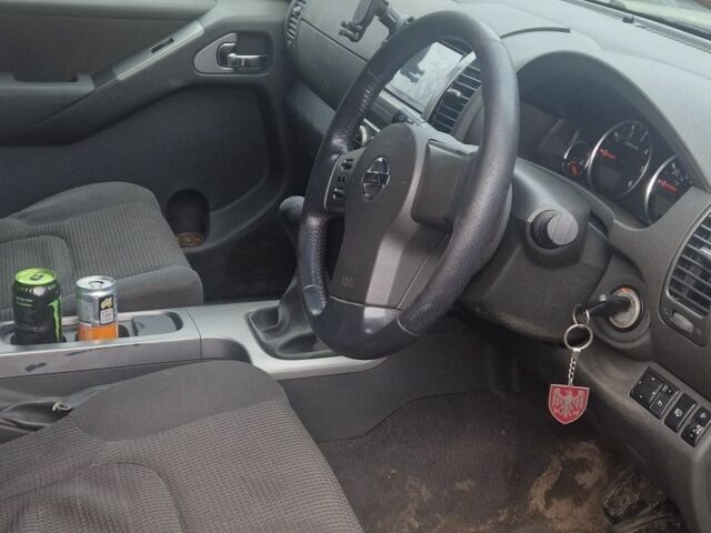 Сірий Ніссан Патфайндер, об'ємом двигуна 2.5 л та пробігом 285 тис. км за 4700 $, фото 6 на Automoto.ua