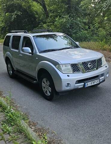 Сірий Ніссан Патфайндер, об'ємом двигуна 2.5 л та пробігом 192 тис. км за 9800 $, фото 1 на Automoto.ua