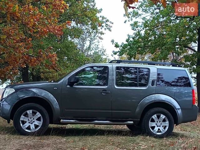 Сірий Ніссан Патфайндер, об'ємом двигуна 2.5 л та пробігом 361 тис. км за 5999 $, фото 4 на Automoto.ua
