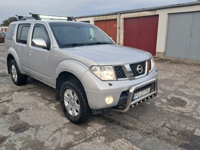 Серый Ниссан Патфайндер, объемом двигателя 2.5 л и пробегом 247 тыс. км за 3100 $, фото 1 на Automoto.ua