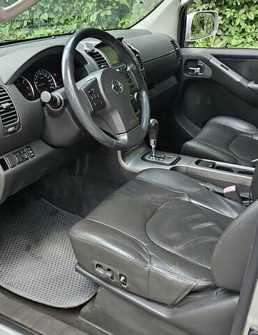 Сірий Ніссан Патфайндер, об'ємом двигуна 2.5 л та пробігом 192 тис. км за 9800 $, фото 10 на Automoto.ua