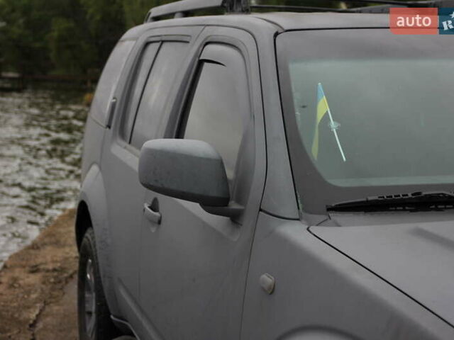 Ниссан Патфайндер 2005 в Днепре (Днепропетровске) на Automoto.ua Серый Ниссан Патфайндер, объемом двигателя 2.49 л и пробегом 285 тыс. км за 7600 $, фото 3 на Automoto.ua