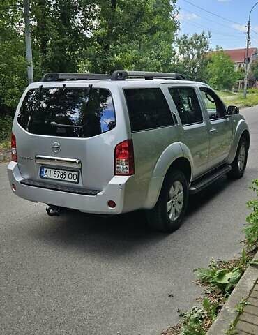 Сірий Ніссан Патфайндер, об'ємом двигуна 2.5 л та пробігом 192 тис. км за 9800 $, фото 4 на Automoto.ua