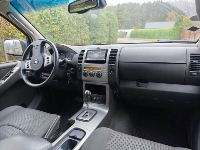 Серый Ниссан Патфайндер, объемом двигателя 2.5 л и пробегом 230 тыс. км за 3416 $, фото 6 на Automoto.ua