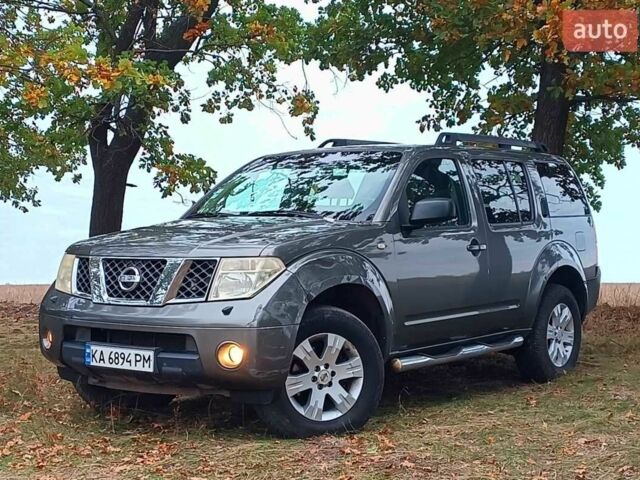 Сірий Ніссан Патфайндер, об'ємом двигуна 2.5 л та пробігом 361 тис. км за 5999 $, фото 3 на Automoto.ua
