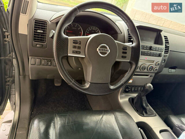 Серый Ниссан Патфайндер, объемом двигателя 2.49 л и пробегом 407 тыс. км за 10888 $, фото 1 на Automoto.ua