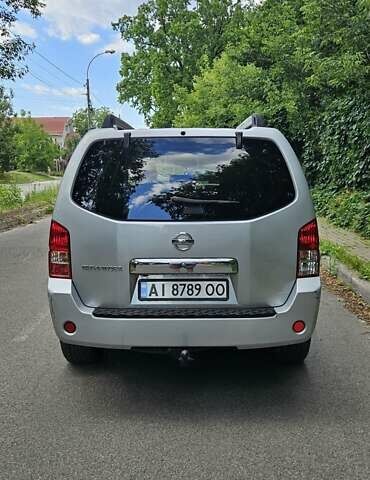 Сірий Ніссан Патфайндер, об'ємом двигуна 2.5 л та пробігом 192 тис. км за 9800 $, фото 3 на Automoto.ua